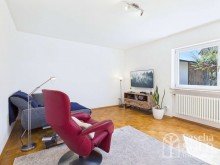 Wohnzimmer Gepflegter Bungalow mit Grundofen, sonniger Terrasse, Garten und Garage in Dudweiler-S�d