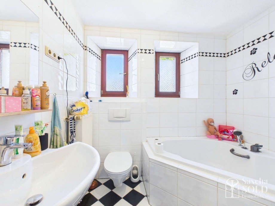 WE im EG - Bad Zweifamilienhaus Illingen
