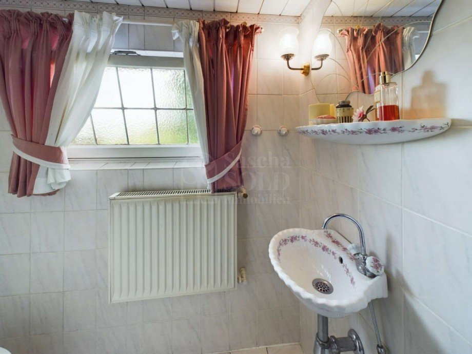 G�ste-WC Zweifamilienhaus Schiffweiler