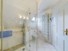 DG - Badezimmer Charmante Liegenschaft ideal f�r Singles oder Paare - mit Garten, Terrasse, Balkon und Stellplatz