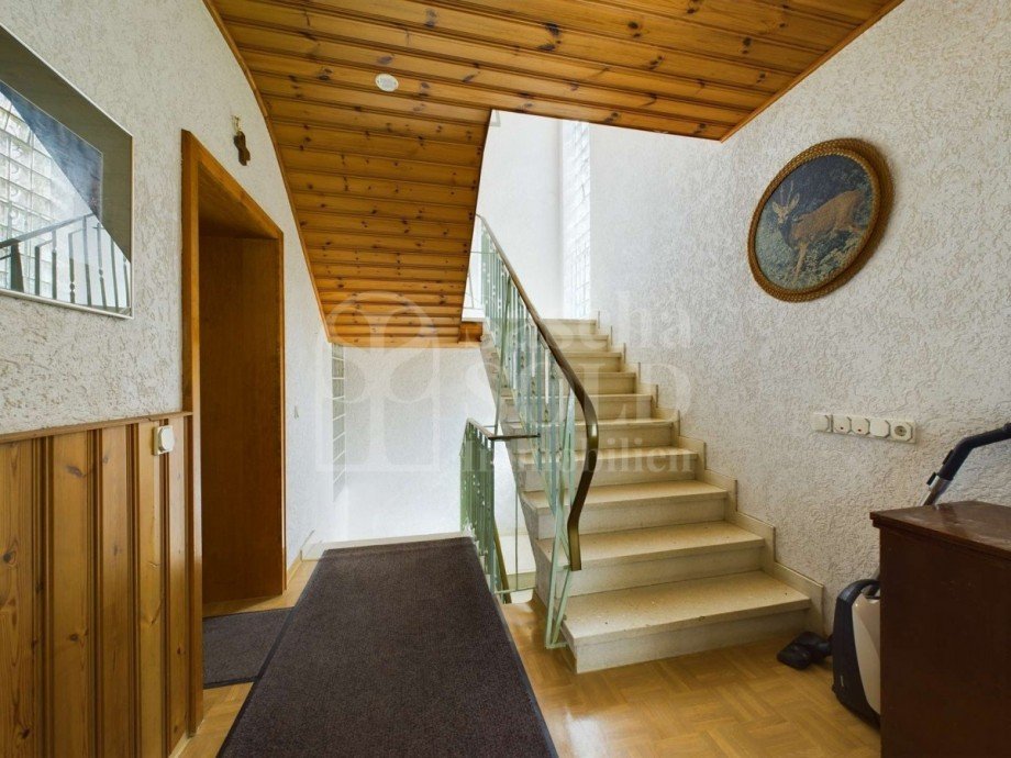 EG - Treppenhaus Zweifamilienhaus Gersheim