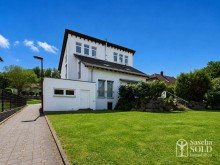 Au�enansicht Bezugsfrei - Hochwertiges Familiendomizil mit neuer W�rmepumpe, Kamin, Garten, Garage und PV-Anlage