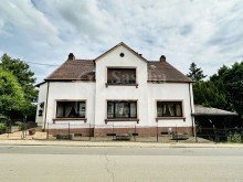 Stra�enseite Handwerker aufgepasst - Zweifamilienhaus mit Sanierungsbedarf