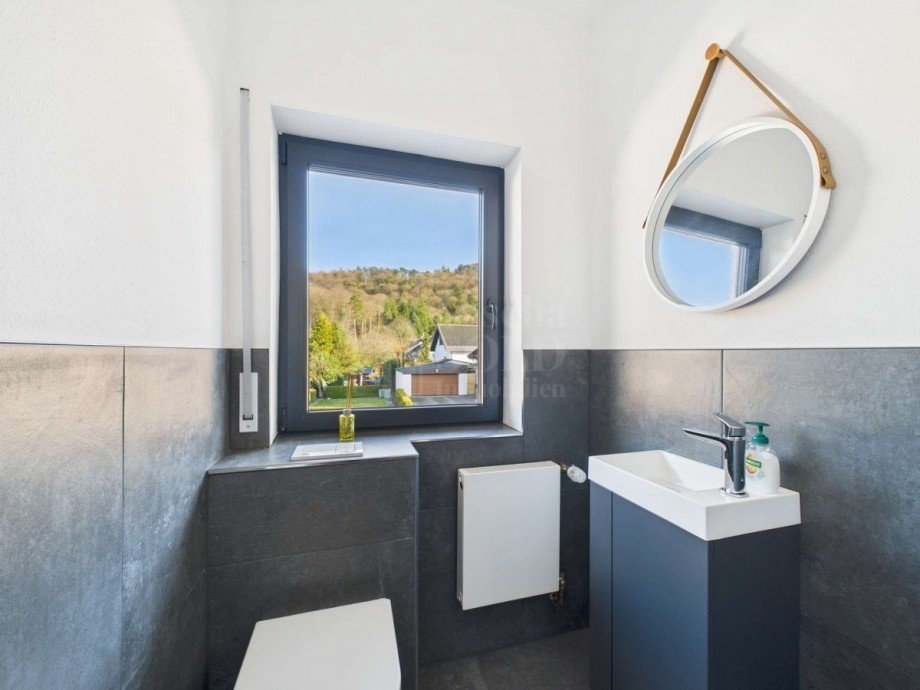 WE im DG - G�ste-WC Villa Kirkel