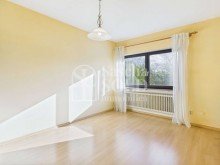 Schlafzimmer Freistehende Liegenschaft mit Privatweg, Garage, Garten und viel Gestaltungspotenzial