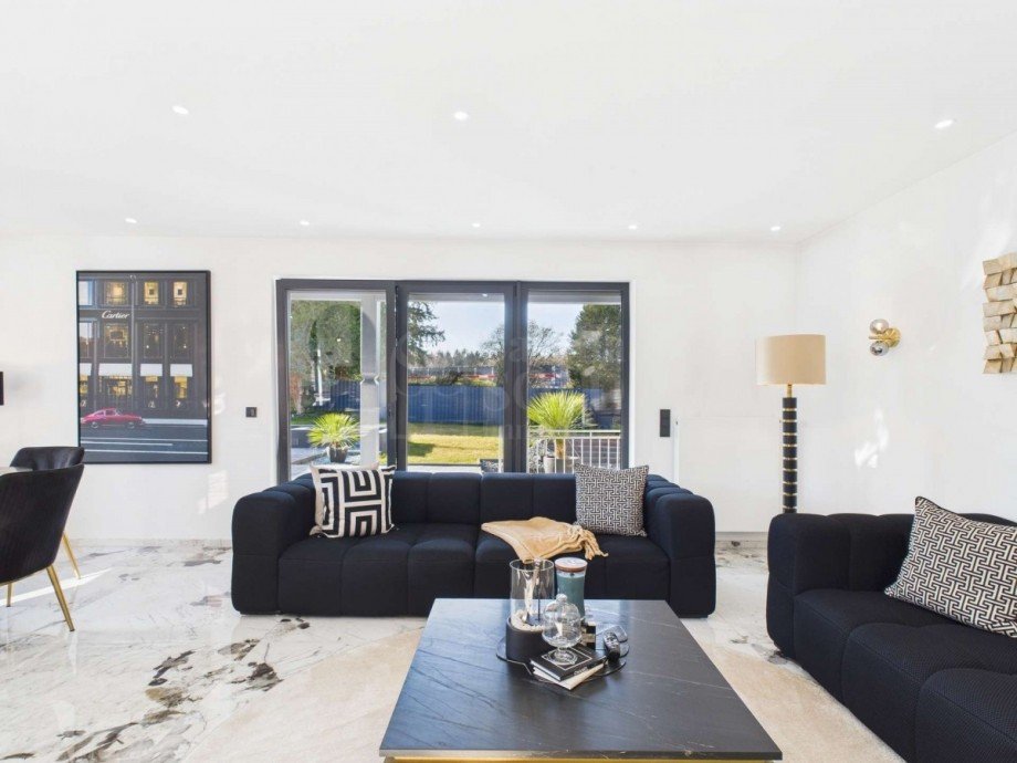 WE im EG - Wohnzimmer Villa Kirkel