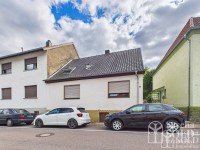Bild (570a49032a5d8ed733813c2ba3517c32): Bezugsfrei ab 01.11.26 - 4-Zimmer-Einfamilienhaus mit Terrasse und Garten in St. Ingbert-Elsterstein