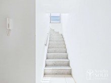 Treppe zum UG Bezugsfrei - Hochwertiges Familiendomizil mit neuer W�rmepumpe, Kamin, Garten, Garage und PV-Anlage