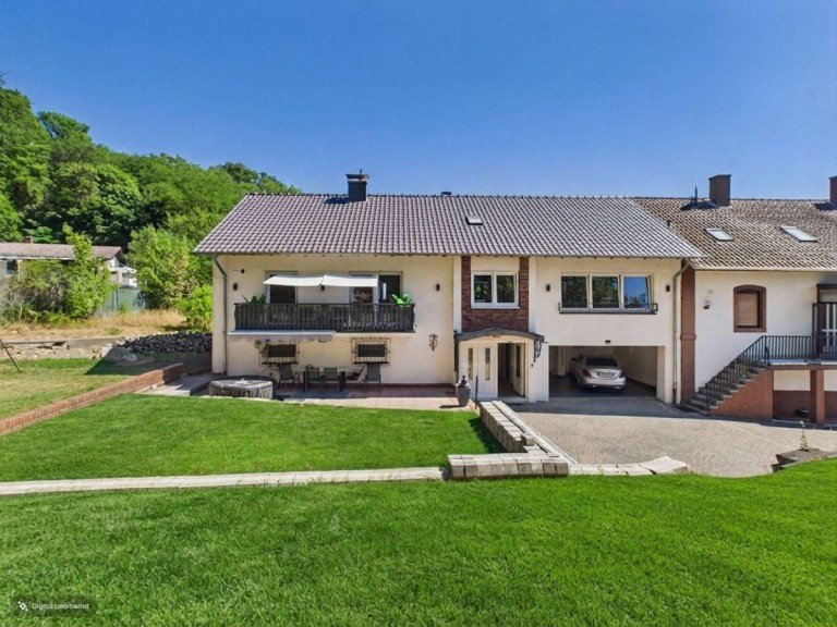 Au�enansicht Sankt Ingbert - Saarpfalz-Kreis Einfamilienhaus Sofort bezugsfertig - modernisiertes Einfamilienhaus mit Doppelgarage am Waldrand in Rentrisch