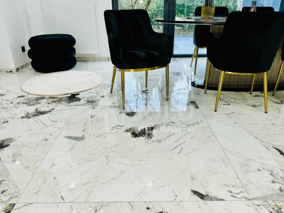 WE im EG - Wohnzimmer Villa Kirkel