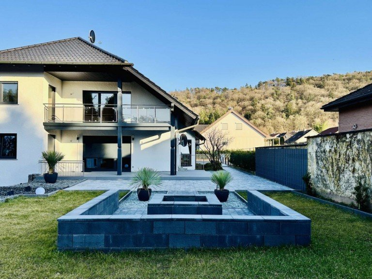 Garten Kirkel Villa Luxus in Kirkel-Neuh�usel - Exklusives Anwesen mit 3 Wohneinheiten, Garten & Top-Ausstattung