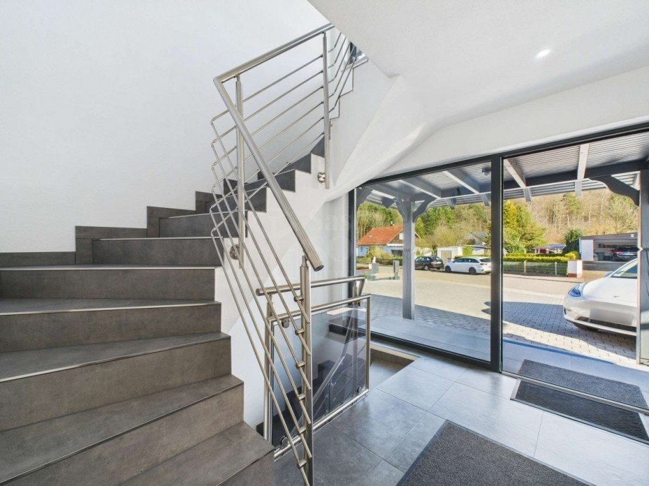EG - Treppe zum DG Villa Kirkel