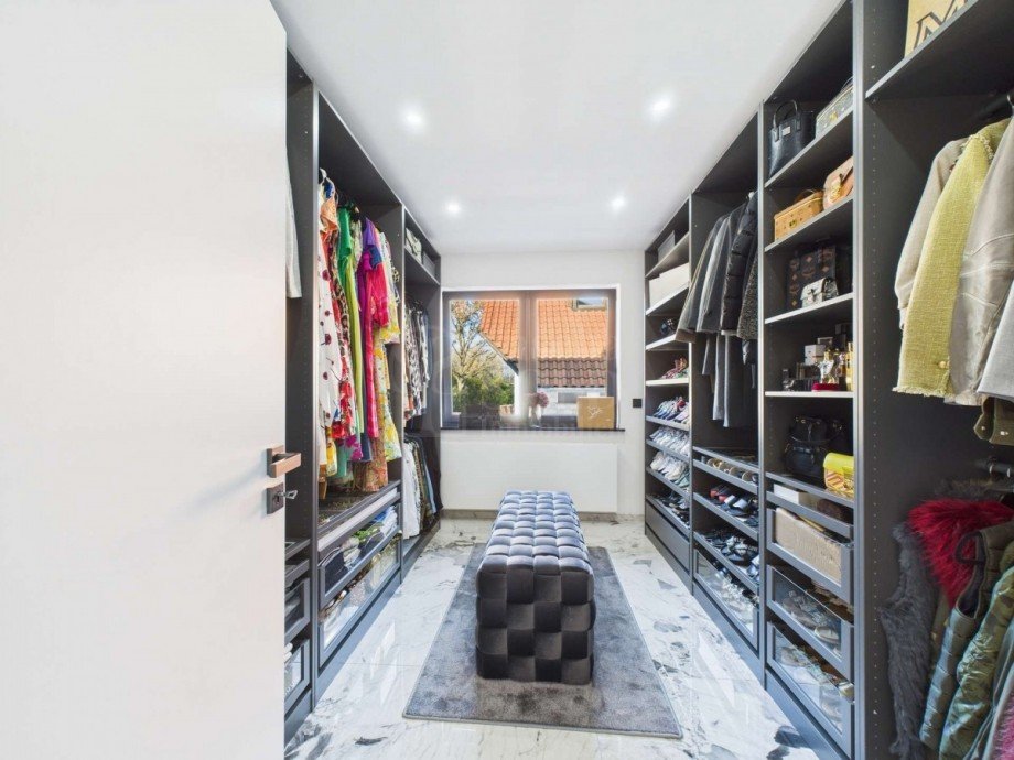 WE im EG - Ankleide 2 Villa Kirkel