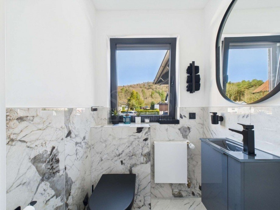 WE im EG - G�ste-WC Villa Kirkel
