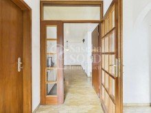 Diele Freistehende Liegenschaft mit Privatweg, Garage, Garten und viel Gestaltungspotenzial
