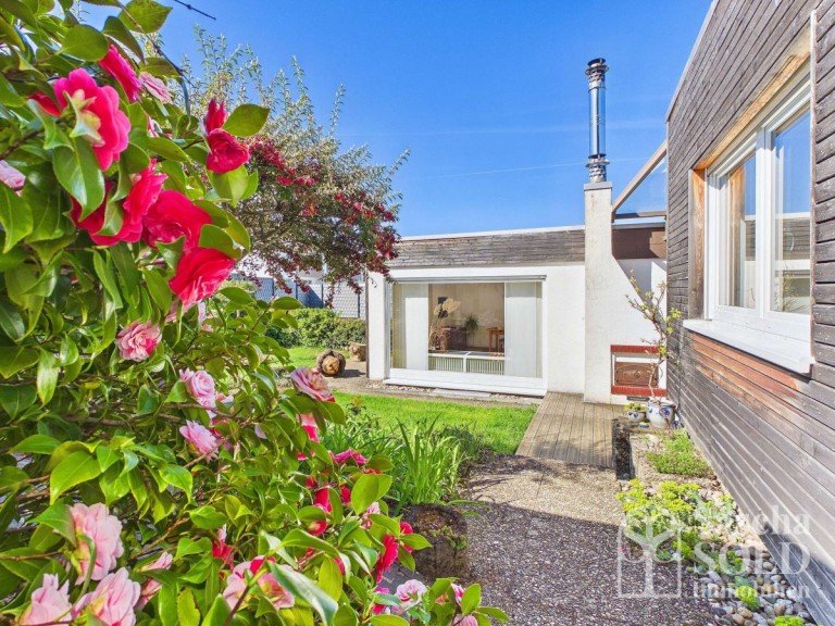 Au�enanlagen Saarbr�cken Einfamilienhaus Gepflegter Bungalow mit Grundofen, sonniger Terrasse, Garten und Garage in Dudweiler-S�d