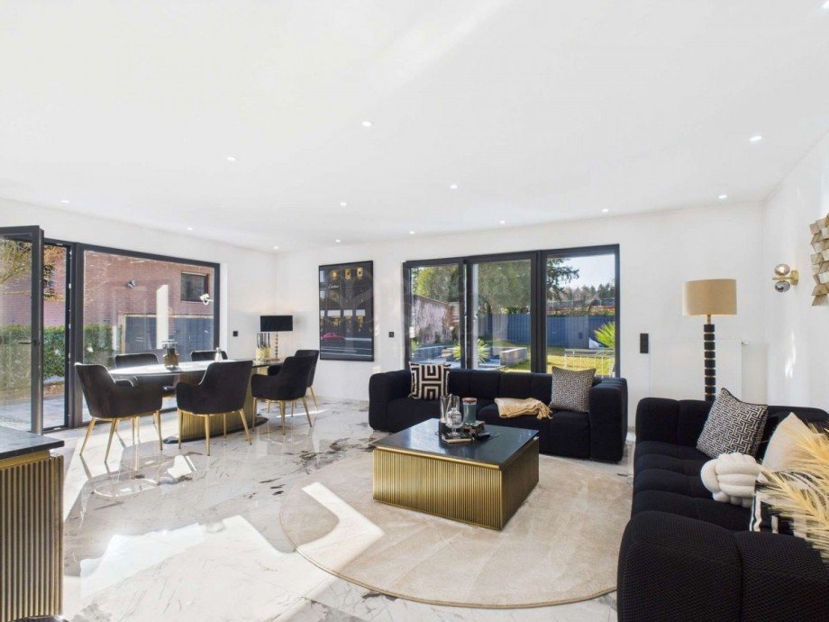 WE im EG - Wohnzimmer Villa Kirkel