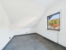 WE im DG - Kinderzimmer Hochwertige 4-Zimmer-Wohnung mit Loggia & Stellplatz in beliebter Lage von Kirkel-Neuh�usel