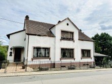 Stra�enseite Handwerker aufgepasst - Zweifamilienhaus mit Sanierungsbedarf