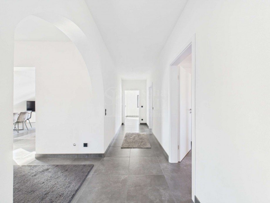 WE im DG - Flur Villa Kirkel
