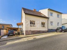Stra�enseite Gepflegtes Einfamilienhaus mit 4 Zimmern, 2 B�dern, Terrasse, Carport - N�he Stadtpark St. Ingbert