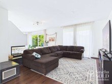 EG - Wohnzimmer Bezugsfrei - Hochwertiges Familiendomizil mit neuer W�rmepumpe, Kamin, Garten, Garage und PV-Anlage