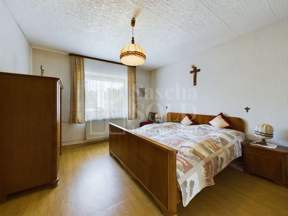 OG - Schlafzimmer 1 Zweifamilienhaus Gersheim