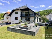 Au�enansicht Luxus in Kirkel-Neuh�usel - Exklusives Anwesen mit 3 Wohneinheiten, Garten & Top-Ausstattung