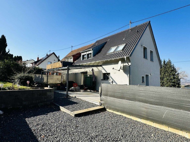 EG - Terrasse Heusweiler Doppelhaush�lfte Gepflegtes Einfamilienhaus mit Terrasse, Garten, Garage in Heusweiler - Holz