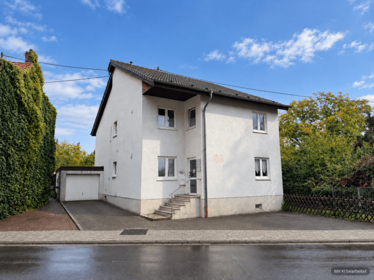 Au�enansicht Saarbr�cken Zweifamilienhaus Freistehendes Zweifamilienhaus mit Garage und Garten in Saarbr�cken-G�dingen