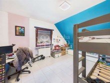 Dachgeschoss - Kinderzimmer Freistehendes Zweifamilienhaus in super Lage - mit Garten, Balkon und Garage in St. Ingbert