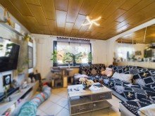 EG - Wohnzimmer Gepflegtes Einfamilienhaus mit Terrasse, Garten, Garage in Heusweiler - Holz