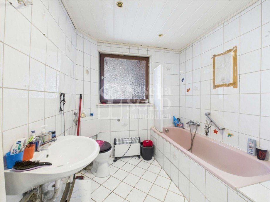 Dachgeschoss - Badezimmer Zweifamilienhaus Sankt Ingbert
