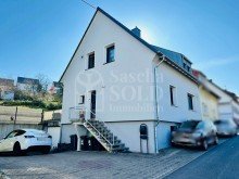 Giebelseite Gepflegtes Einfamilienhaus mit Terrasse, Garten, Garage in Heusweiler - Holz