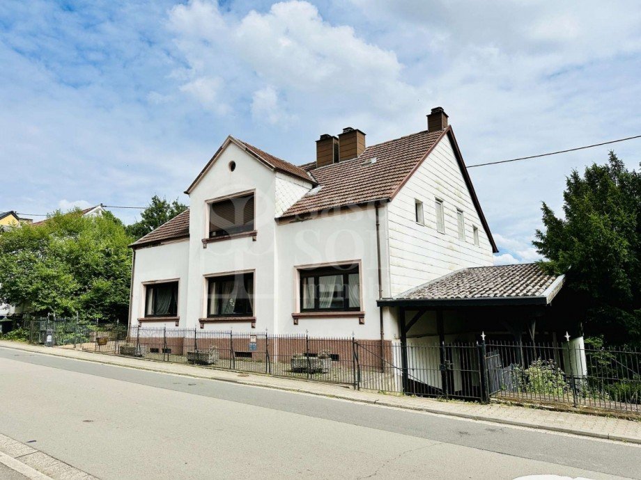 Stra�enseite Zweifamilienhaus Schiffweiler