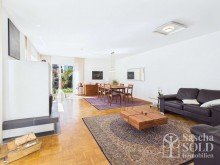Wohn- und Esszimmer Gepflegter Bungalow mit Grundofen, sonniger Terrasse, Garten und Garage in Dudweiler-S�d