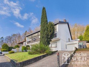 Hauptbild Großes Einfamilienhaus in begehrter Lage von Oberwürzbach, St. Ingbert mit Terrasse und Südbalkon
